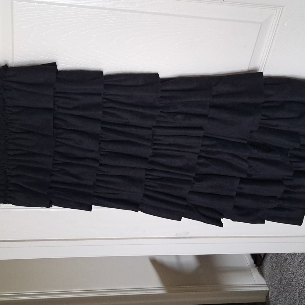 TIER Velvet Skirt - Picture 3 of 10